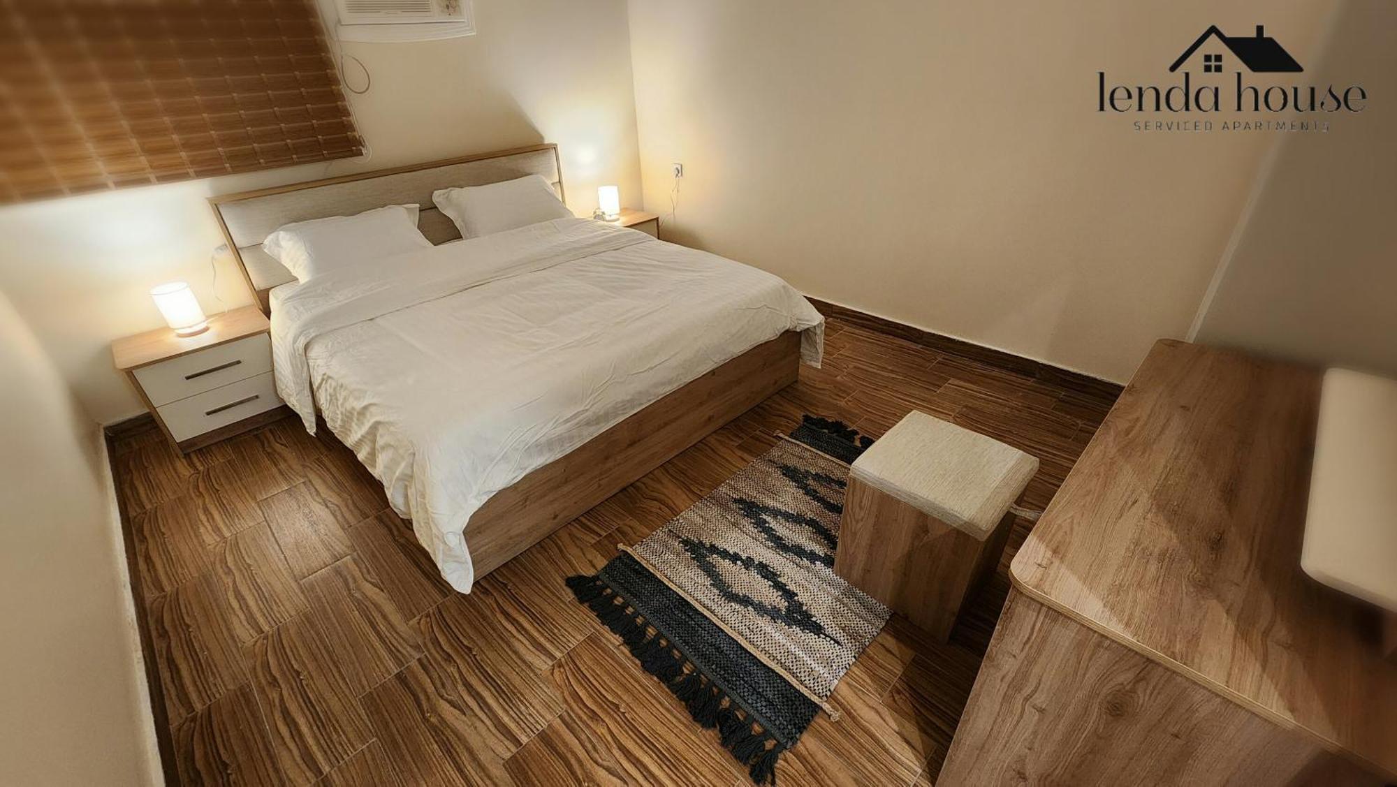 Lenda House